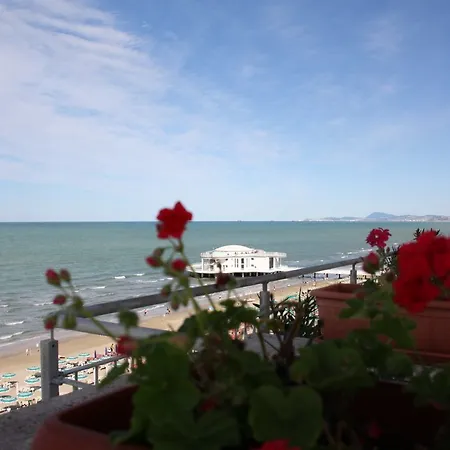 酒店 Beaurivage 2*